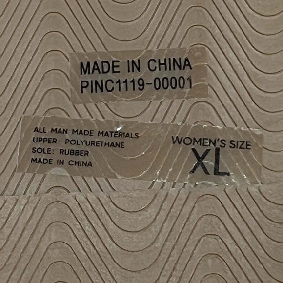 LA Clippers Women's Die-Cut Logo Flip Flops - Picture 6 of 8